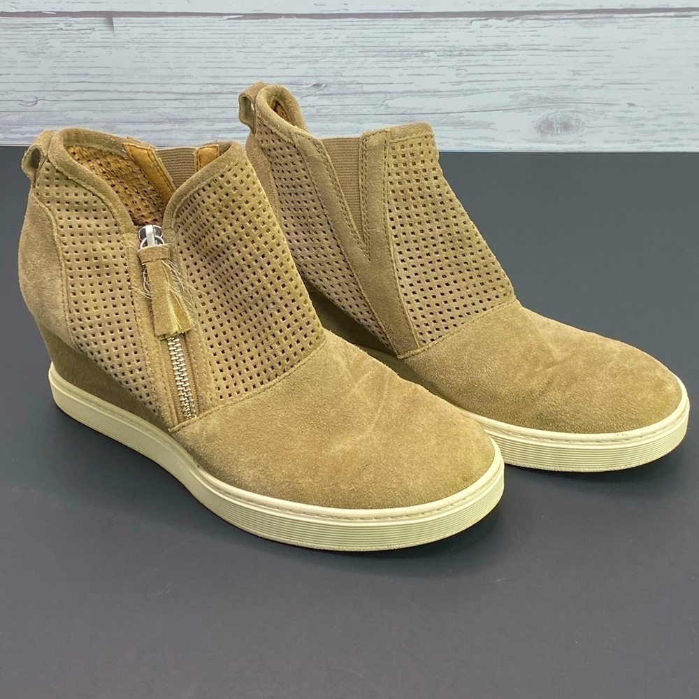 Sofft Tan Suede Perforated Ankle Boots Women’s Size 7.5 Side Zip
